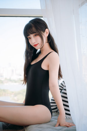 美乳女神粉嫩鲍鱼自慰淫水潺潺