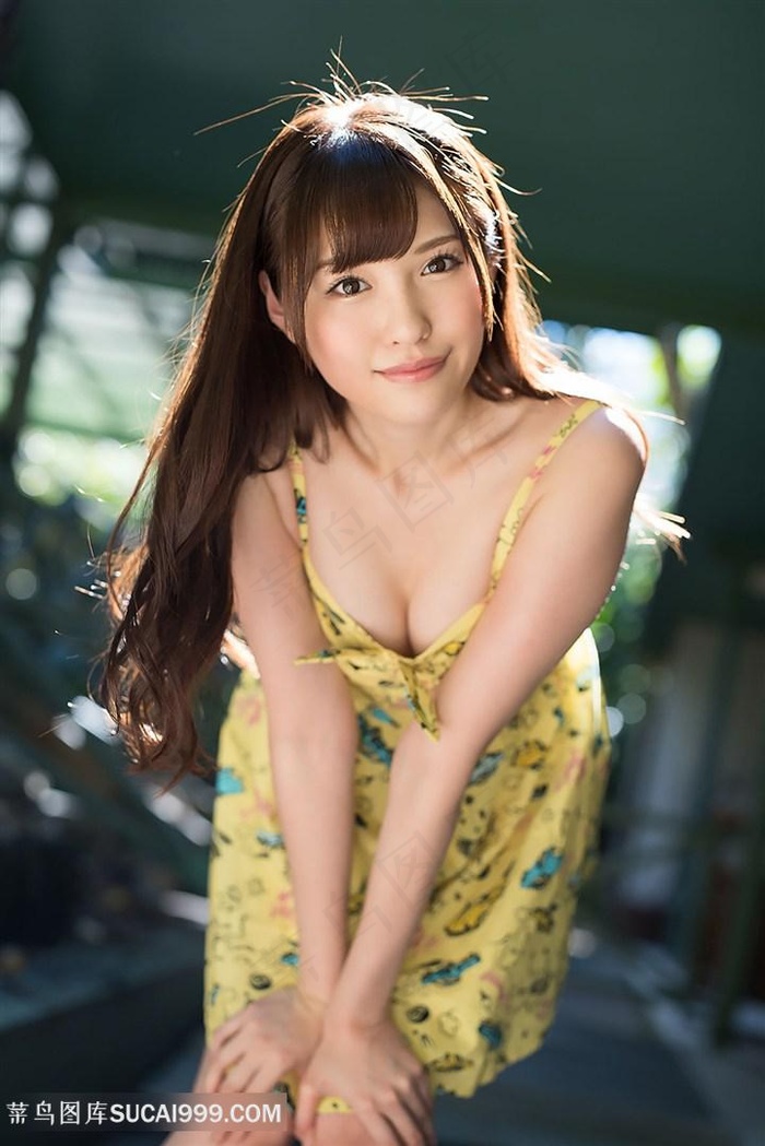 美女露屁屁