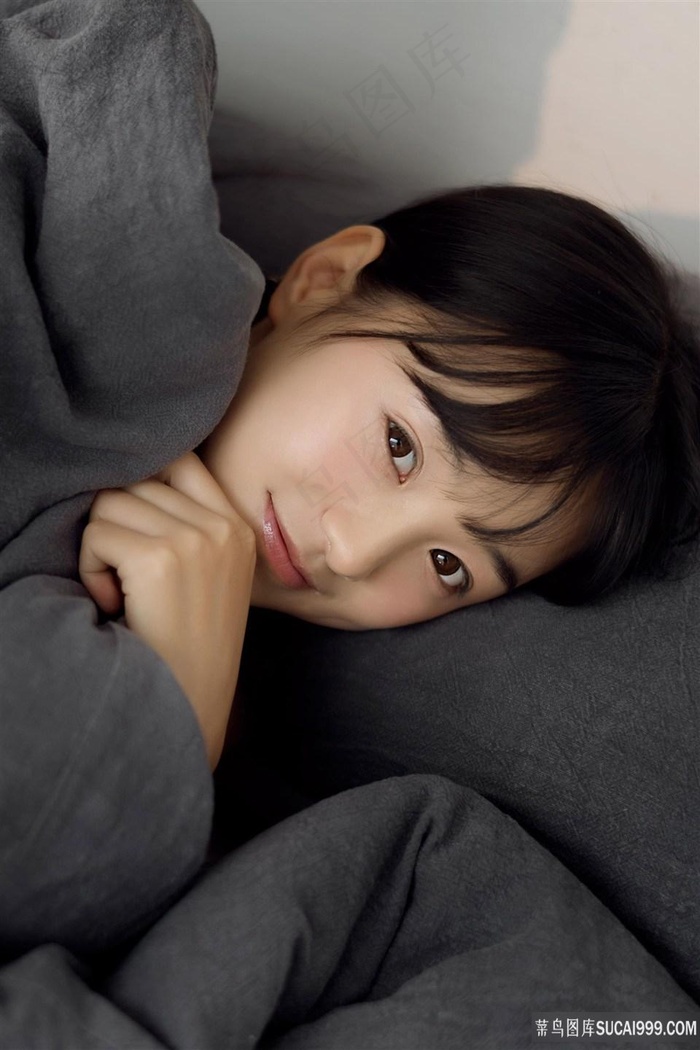 扒开美女内裤狂揉下部动态图
