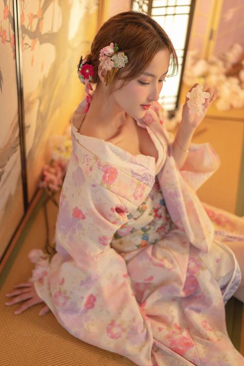 美女揉胸动态图