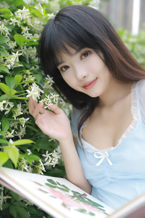 老汉挺进小莲的苞初尝